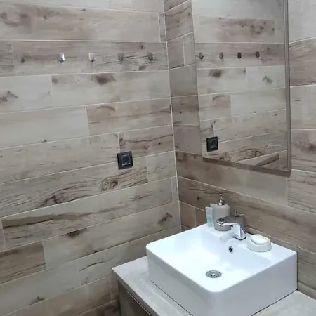N Lux 100 Milmari Apartment