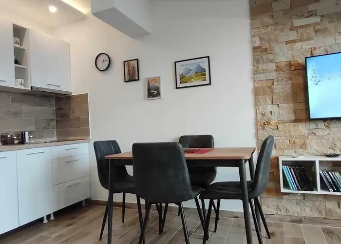 N Lux 100 Milmari アパート