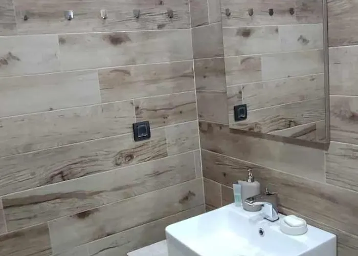 N Lux 100 Milmari アパート