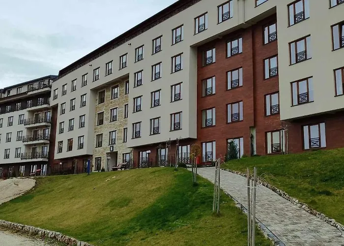 N Lux 100 Milmari アパート